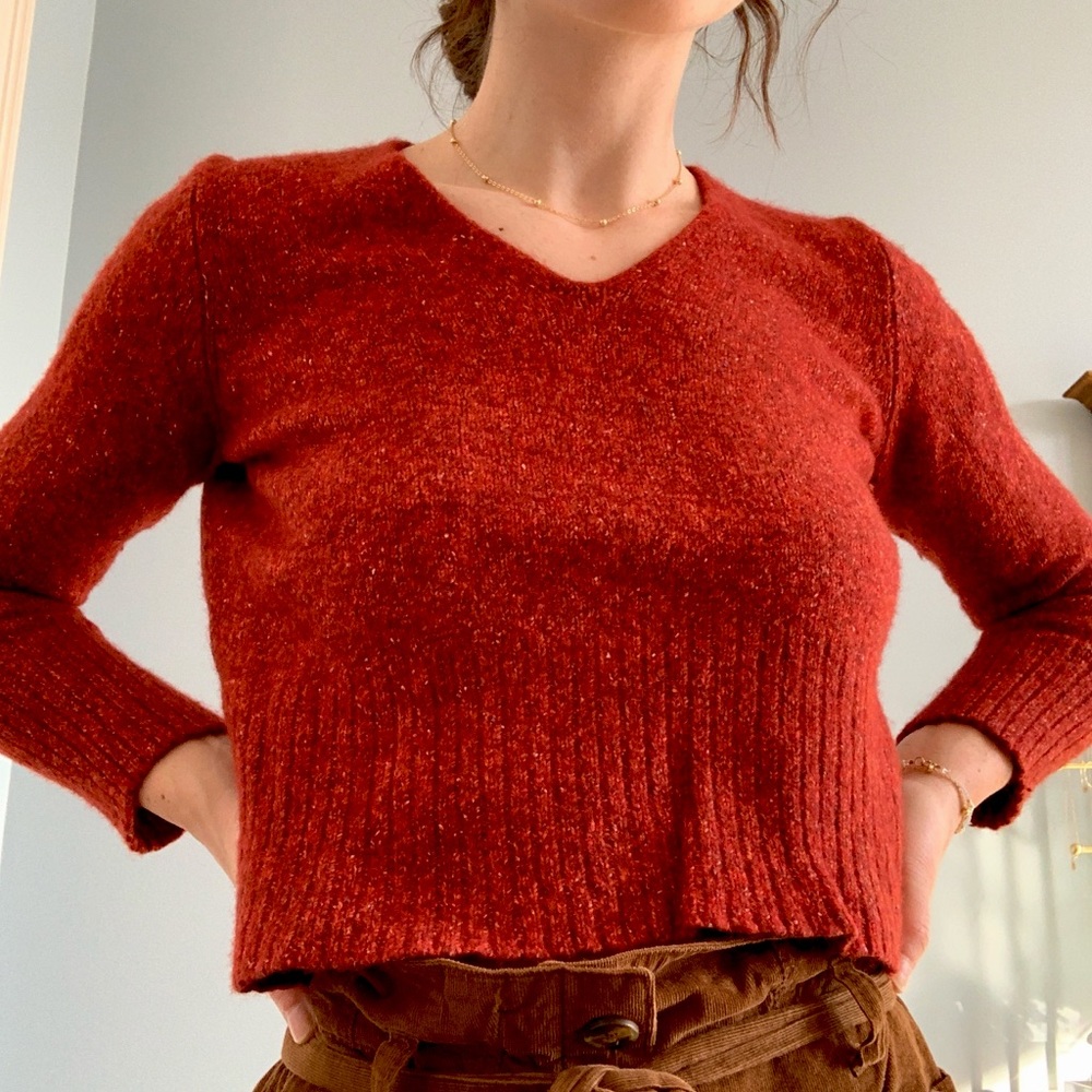 3/4 sleeve red speckled slightly cropped top